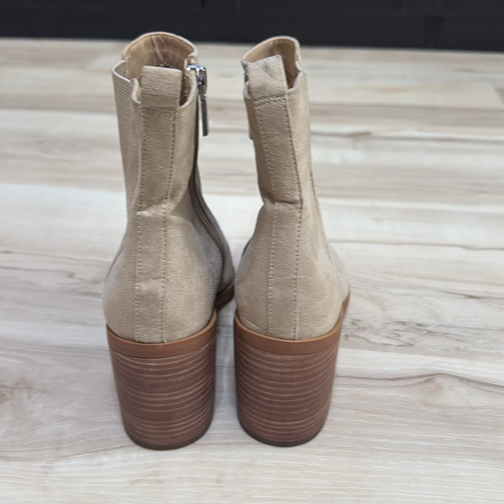 BP Baylee Western Bootie Size 6.5 Taupe Suede Block Heel Ankle Boots - Picture 4 of 8